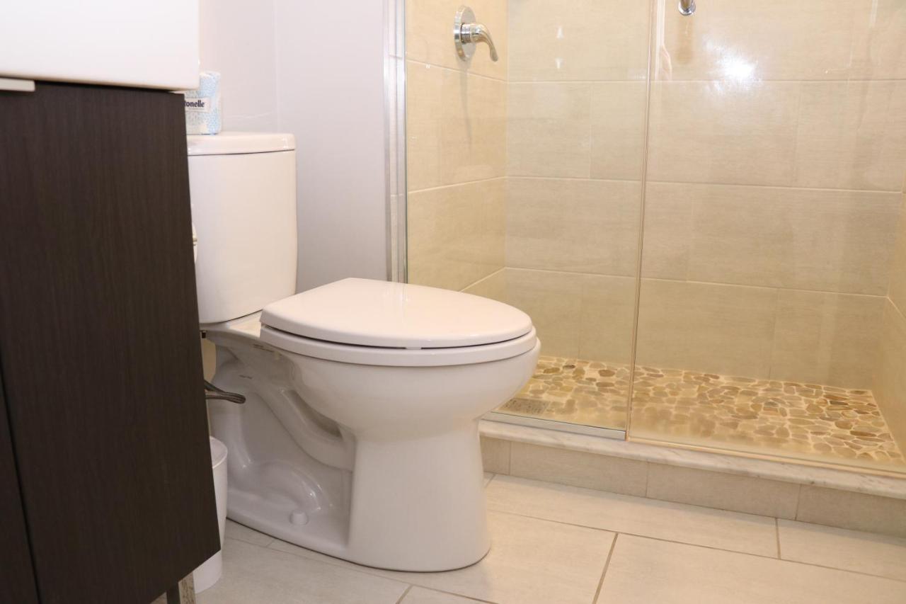 A Stylish Stay W/ A Queen Bed, Heated Floors.. #14 Brookline Kültér fotó