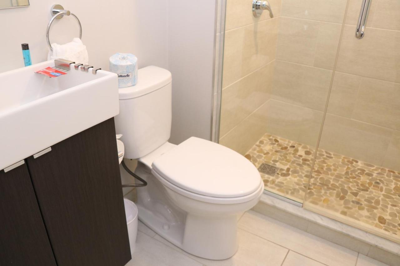 A Stylish Stay W/ A Queen Bed, Heated Floors.. #14 Brookline Kültér fotó