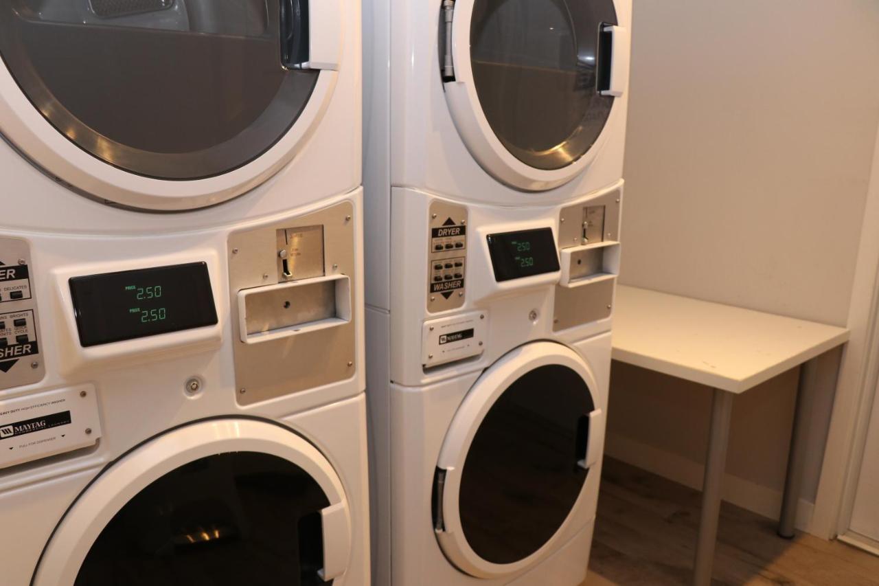 A Stylish Stay W/ A Queen Bed, Heated Floors.. #14 Brookline Kültér fotó